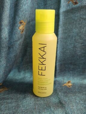 Eekkai Apple Cider Shampoo in Yellow - Anti-Build-Up Cleanse